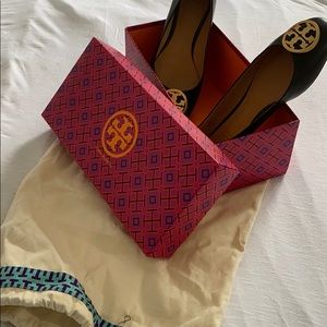 NWOT Tory Burch Flats size 5 1/2 brand new w box